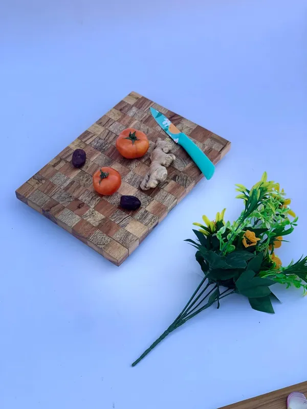 Brown_Wooden_Chopping_Board_With_Checkered_Pattern,_Kitchen_Vegitable_Acacia_Wood_Board_End_Grain._Serving_Platter_For_Kitchen_And_Office,_Home,_Hotel,_Meat_Cutting_Board