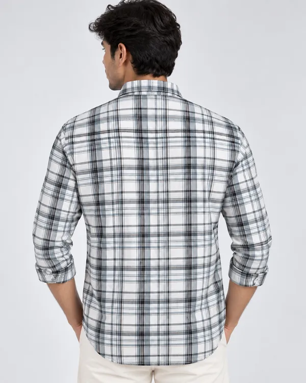 Pista_white_Checks