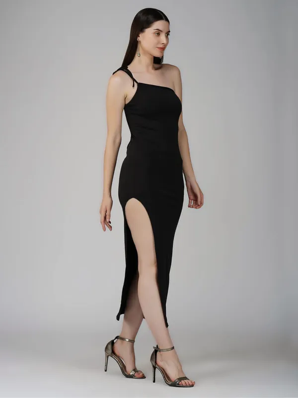 Black_Trendy_Cocktail_Party_Dress_For_Women|_Model_Height_5.8inch_,_Fabric_All_Way_Stretchable