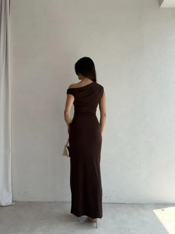 Ekeshwara_Asymmetric_Ruched_Maxi_Dress_–_Espresso_Brown|_Model_Height_5.8inch_,_Fabric_All_Way_Stretchable