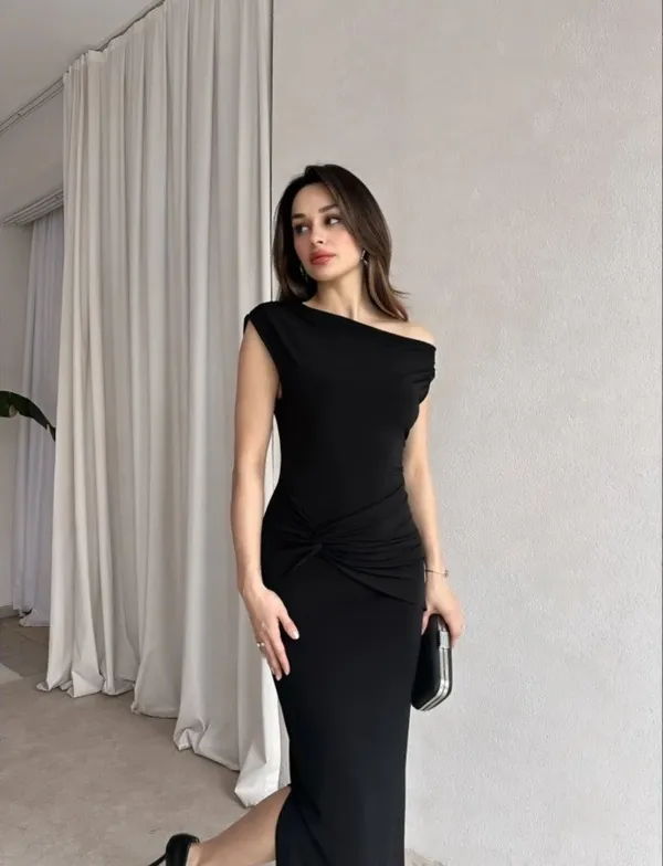 Ekeshwara_Asymmetric_Ruched_Maxi_Dress_–_Obsidian_Black|_Model_Height_5.8inch_,_Fabric_All_Way_Stretchable