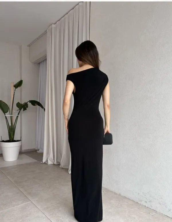 Ekeshwara_Asymmetric_Ruched_Maxi_Dress_–_Obsidian_Black|_Model_Height_5.8inch_,_Fabric_All_Way_Stretchable