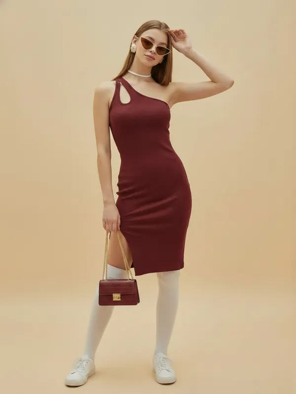 Ekeshwara_Burgundy_One-Shoulder_Cutout_Bodycon_Dress|_Model_Height_5.8inch_,_Fabric_All_Way_Stretchable