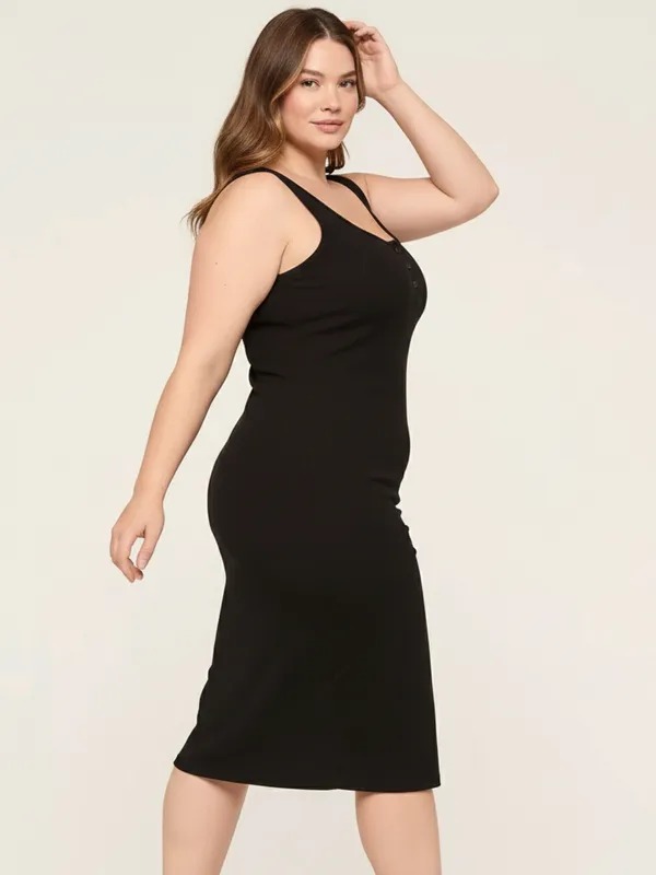 Ekeshwara_Plus_Size_Black_Ruched_Tank_Midi_Dress_with_Button_Front|_Model_Height_5.8inch_,_Fabric_All_Way_Stretchable