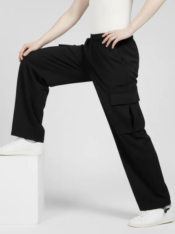 Ekeshwara_black_cargo_pants_for_women_&_girls|_Model_Height_5.8inch_,_Fabric_All_Way_Stretchable