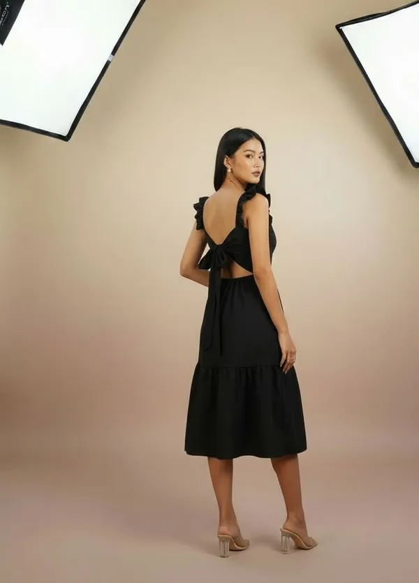 Ekeshwara_black_crepe_fabric_back_tie_up_mini_dress|_Model_Height_5.8inch_,_Fabric_All_Way_Stretchable