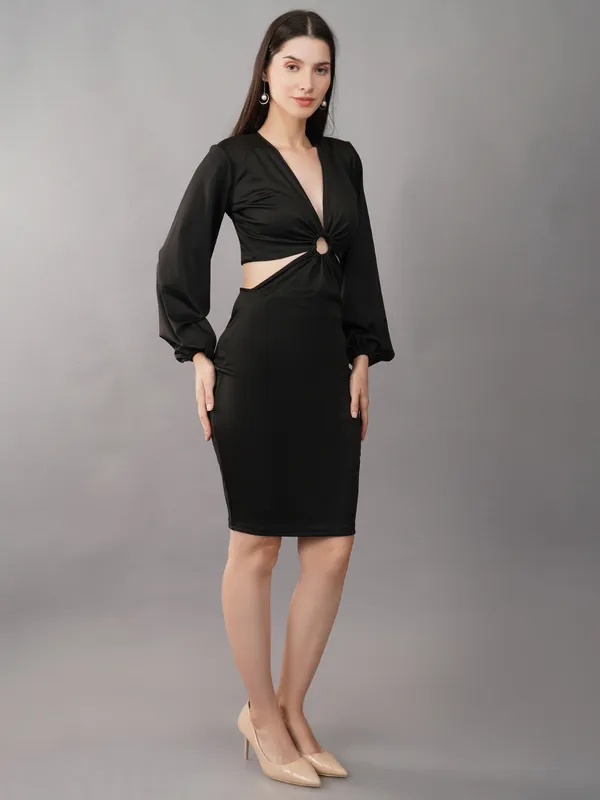 Elegant_Black_Cut-Out_Bodycon_Dress_with_Ring_Detail_??Perfect_for_Parties_&_Evening_Glam!|_Model_Height_5.8inch_,_Fabric_All_Way_Stretchable