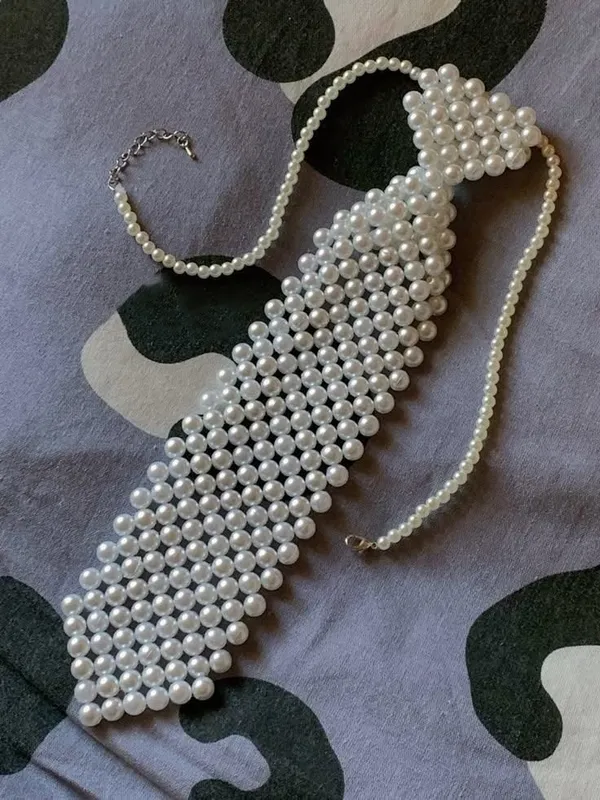 Handcrafted_Faux_Pearl_Beaded_Necktie_Necklace_–_Avant-Garde_Statement_Jewelry_for_Weddings,_Parties,_and_High-Fashion_Looks|_Model_Height_5.8inch_,_Fabric_All_Way_Stretchable