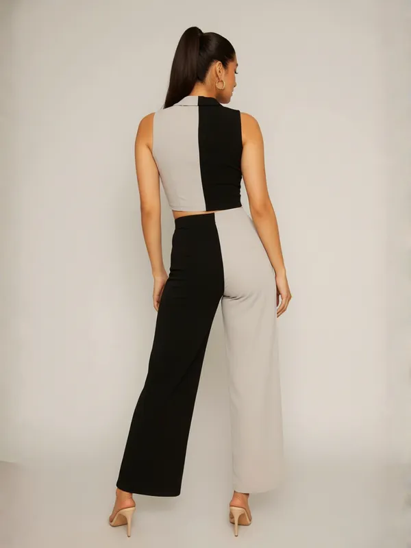 Grey_Chic_Contrast_Two-Tone_Sleeveless_Suit_Set_For_Women|_Model_Height_5.8inch_,_Fabric_All_Way_Stretchable
