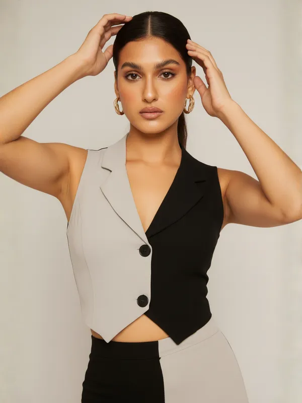 Grey_Chic_Contrast_Two-Tone_Sleeveless_Suit_Set_For_Women|_Model_Height_5.8inch_,_Fabric_All_Way_Stretchable