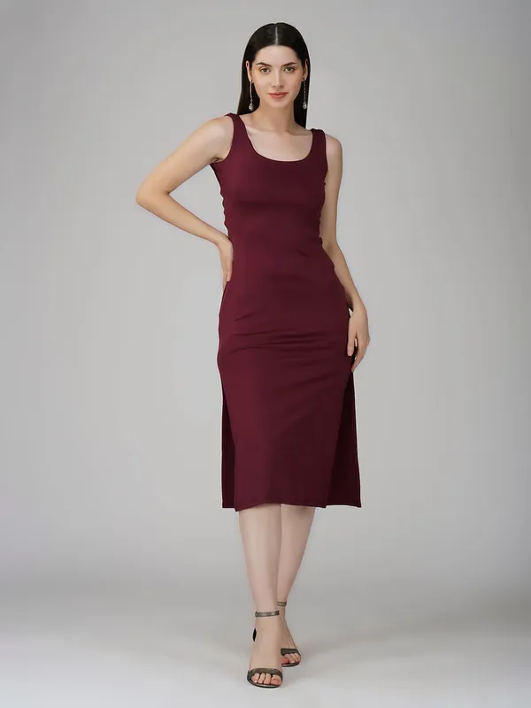 Maroon_Sleeveless_Bodycon_Midi_Dress_with_Strappy_Open_Back|_Model_Height_5.8inch_,_Fabric_All_Way_Stretchable