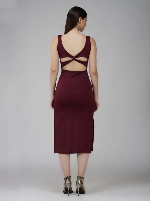 Maroon_Sleeveless_Bodycon_Midi_Dress_with_Strappy_Open_Back|_Model_Height_5.8inch_,_Fabric_All_Way_Stretchable