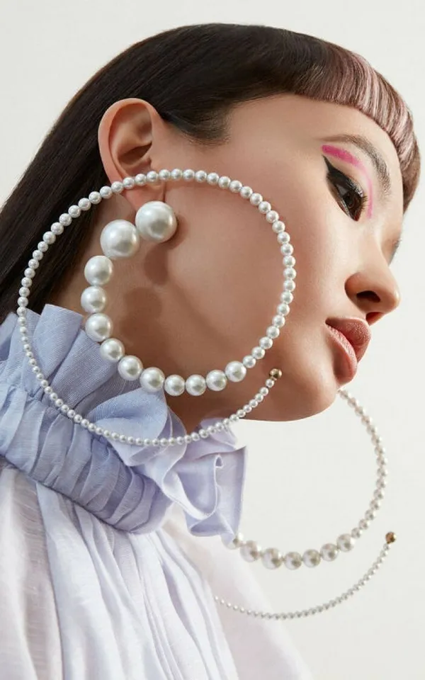 Oversized_Spiral_Pearl_Statement_Earrings_–_Avant-Garde_Multilayer_Hoop_Earrings_for_Editorial,_Runway,_and_High-Fashion_Looks|_Model_Height_5.8inch_,_Fabric_All_Way_Stretchable