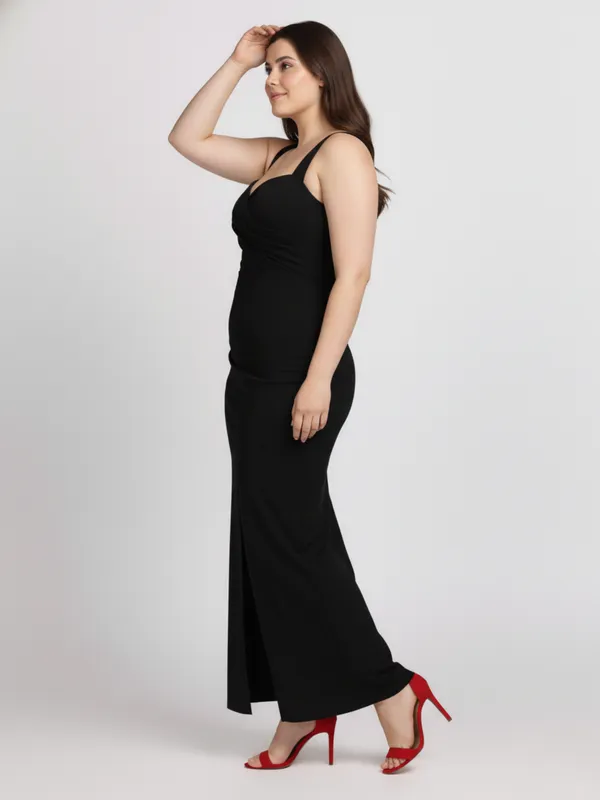 Ekeshwara_Plus_Size_Black_Sweetheart_Slit_Gown|_Model_Height_5.8inch_,_Fabric_All_Way_Stretchable