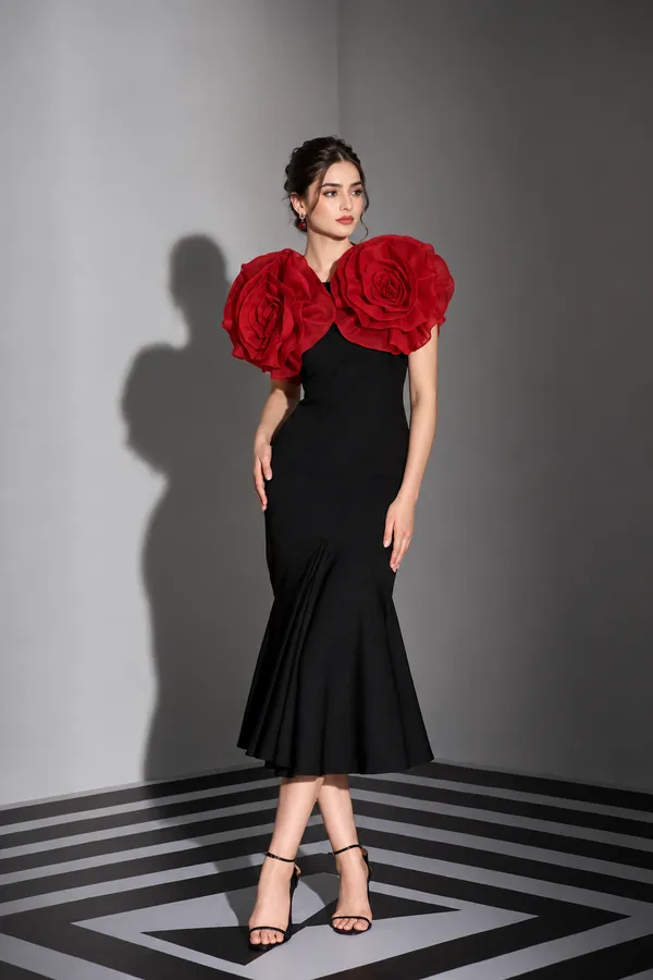 Title:_Ekeshwara_3D_Crimson_Rose_Statement_Black_Midi_Dress_Model_Height_5.8inch_,_Fabric_All_Way_Stretchable