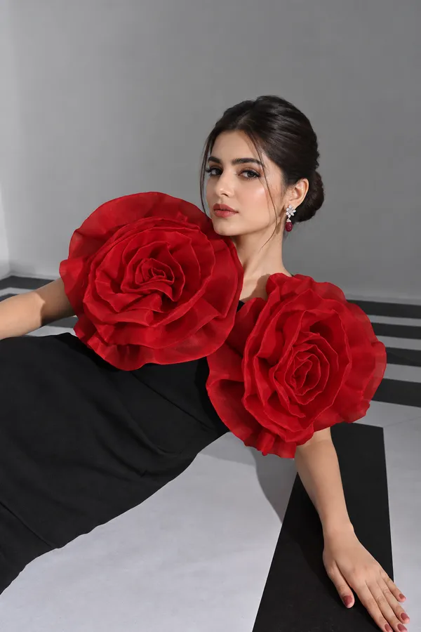 Title:_Ekeshwara_3D_Crimson_Rose_Statement_Black_Midi_Dress_Model_Height_5.8inch_,_Fabric_All_Way_Stretchable