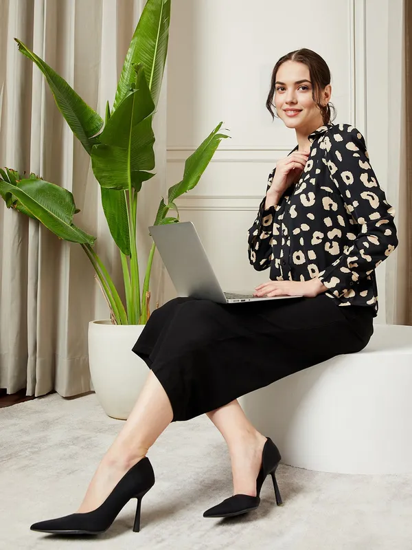 Women's_Black_High_Waist_Wide_Leg_Culottes|_Model_Height_5.8inch_,_Fabric_All_Way_Stretchable