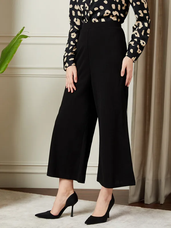 Women's_Black_High_Waist_Wide_Leg_Culottes|_Model_Height_5.8inch_,_Fabric_All_Way_Stretchable