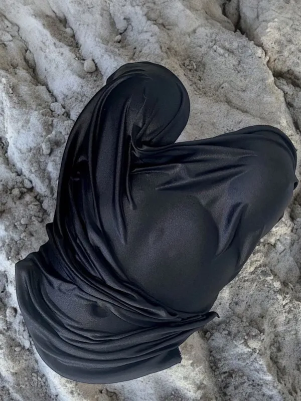 Obsidian_Drape:_Sculptural_Black_Heart_and_Torso_Art|_Model_Height_5.8inch_,_Fabric_All_Way_Stretchable