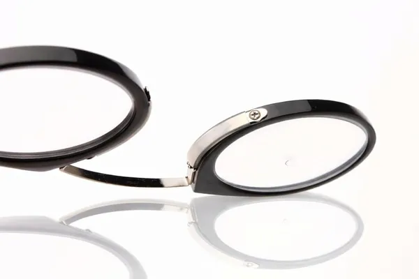Freddy_Compact_Pince-Nez_Reading_Glasses,_Rimless_Oval_Metal_Frame,_Lightweight_Nose_Clip_Reading_Glasses_with_No_Temple_Arms,_Unisex_Adult,_with_Protective_Case_(1.25)