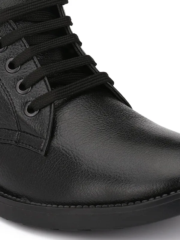 Black_Premium_Outdoor_Boots_For_Men