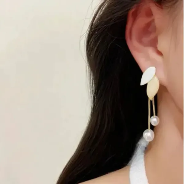 Silver_Needle_Korean_Pearl_Leaf_Tassel_Earrings