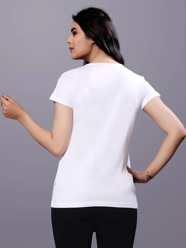 White_Casual_Top_With_Regular_Sleeves_And_Comfortable,_Stylish_For_Everyday_Wear_And_Relaxed_Looks_Regular_Fit_T-Shirt_For_Women