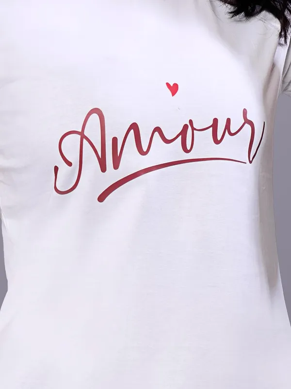 White_Casual_Top_With_Regular_Sleeves_And_Comfortable,_Stylish_For_Everyday_Wear_And_Relaxed_Looks_Regular_Fit_T-Shirt_For_Women