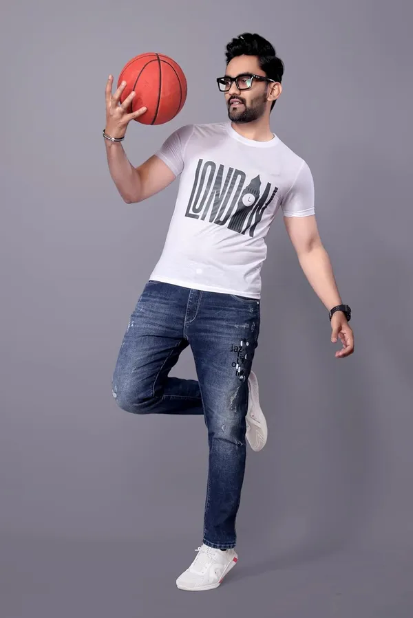 White_Classic_Cotton_With_Print_-_Regular_Fit_For_Everyday_Comfort_And_Perfect_For_Versatile_Regular_Fit_T-Shirt_For_Men