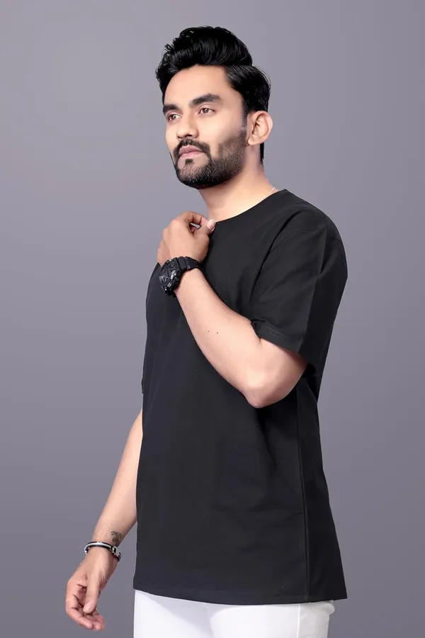 Black_Cotton_Comfortable,_Stylish,_Perfect_Casual_Wear_And_Everyday_Comfort_Relaxed_Fit_Oversize_T-Shirt_For_Men