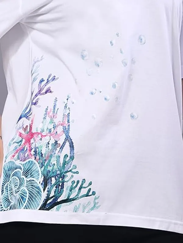 White_Cotton_Top_With_Digital_Prints_Sophisticated_Design_Stylish_Oversized_Fit_T-Shirt_For_Women