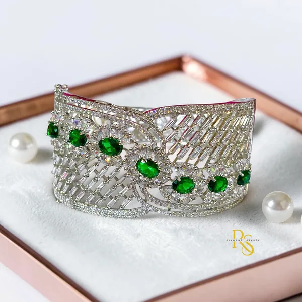 18K_White_Rhodium_Diamond_Openable_Bracelet