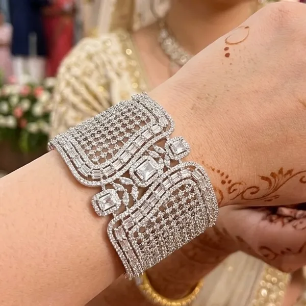 18k_White_Rhodium_Plated_Diamond_Openable_Bracelet