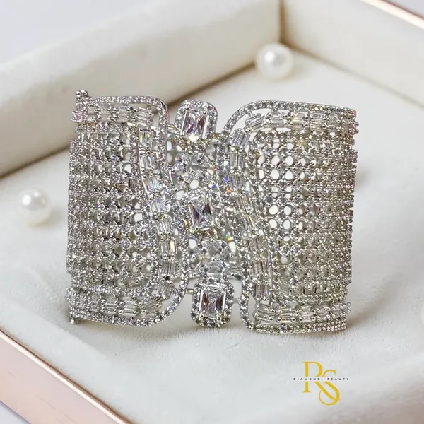 18k_White_Rhodium_Plated_Diamond_Openable_Bracelet