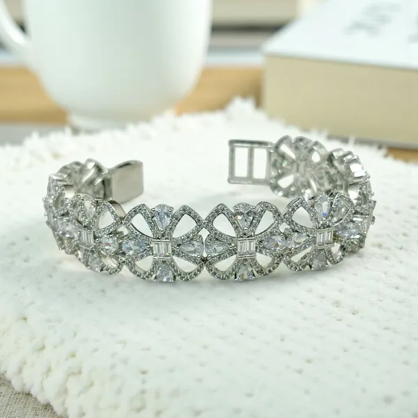 18k_White_Rhodium__Diamond_Openable_Bracelet