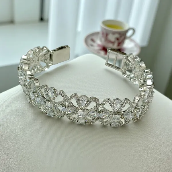 18k_White_Rhodium__Diamond_Openable_Bracelet