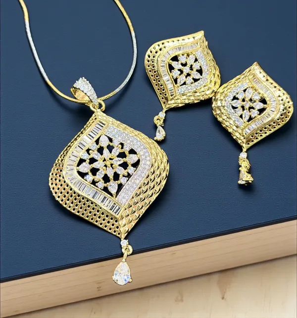 CHARMING_PENDANT_SET_FOR_WOMEN