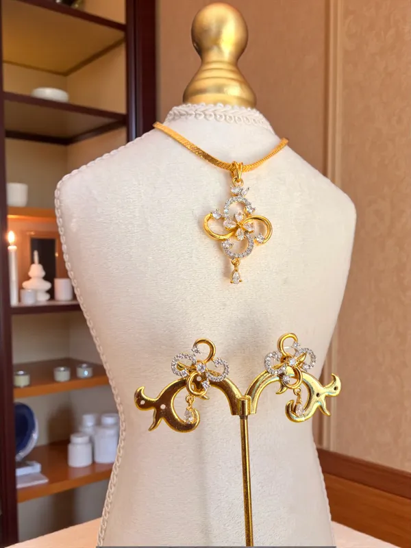 DIAMOND_PENDANT_SET_FOR_WOMEN