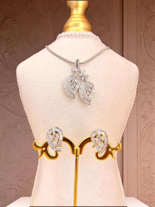 DIVA_PENDANT_SET_FOR_WOMEN