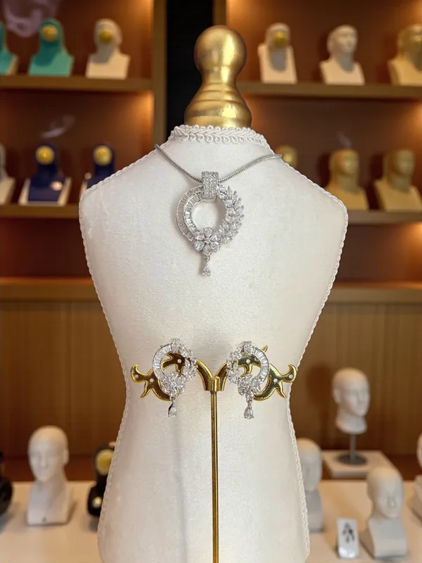 DIVA_PENDANT_SET_FOR_WOMEN