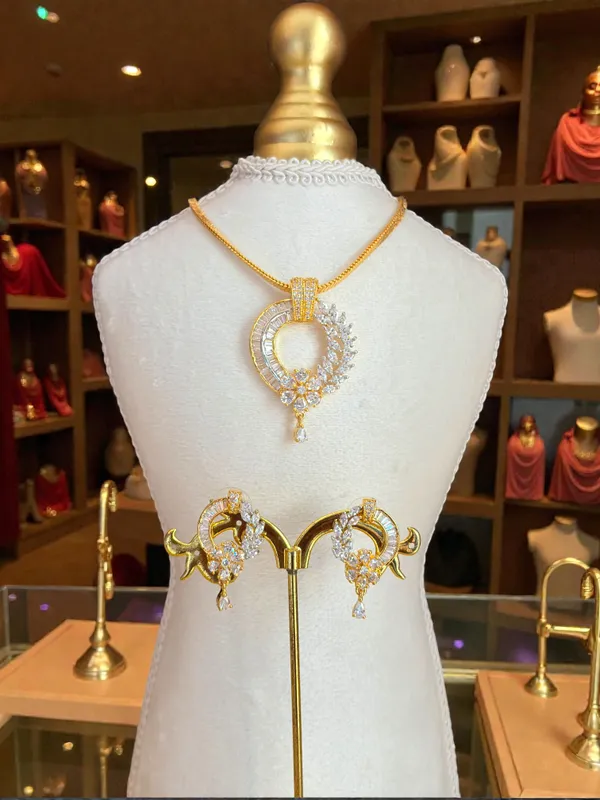 DIVA_PENDANT_SET_FOR_WOMEN