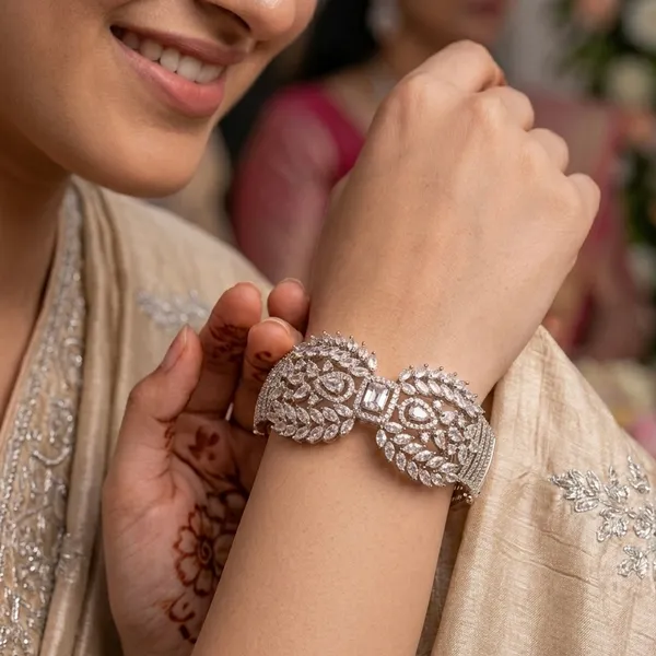 18k_White_Rhodium_Plated_Diamond_Openable_Bracelet