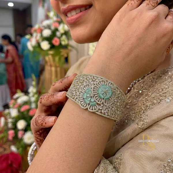 18k_White_Rhodium_Plated_Diamond_Openable_Bracelet