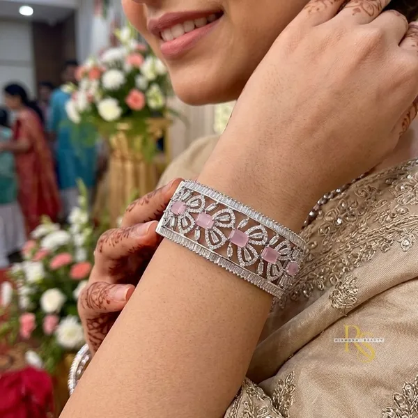 18k_White_Rhodium_Plated_Diamond_Openable_Bracelet
