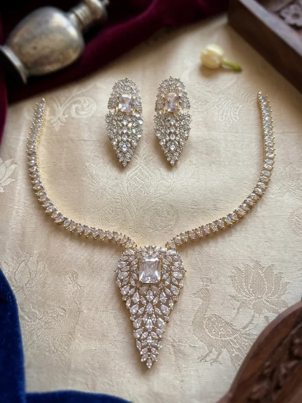 Diamond_Sparkling_Necklace_set