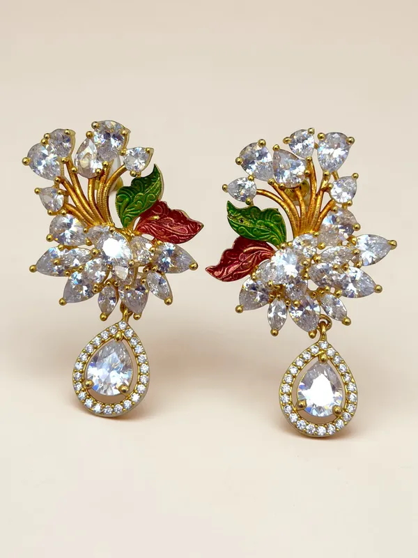 Diamond_earrings_with_meenakari_work