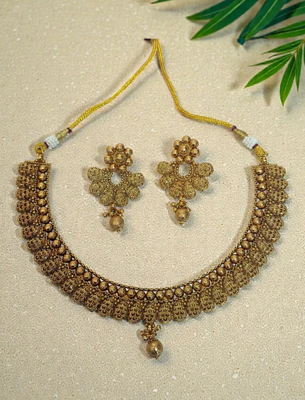 GOLD_FINISHING_NECKLACE_SET