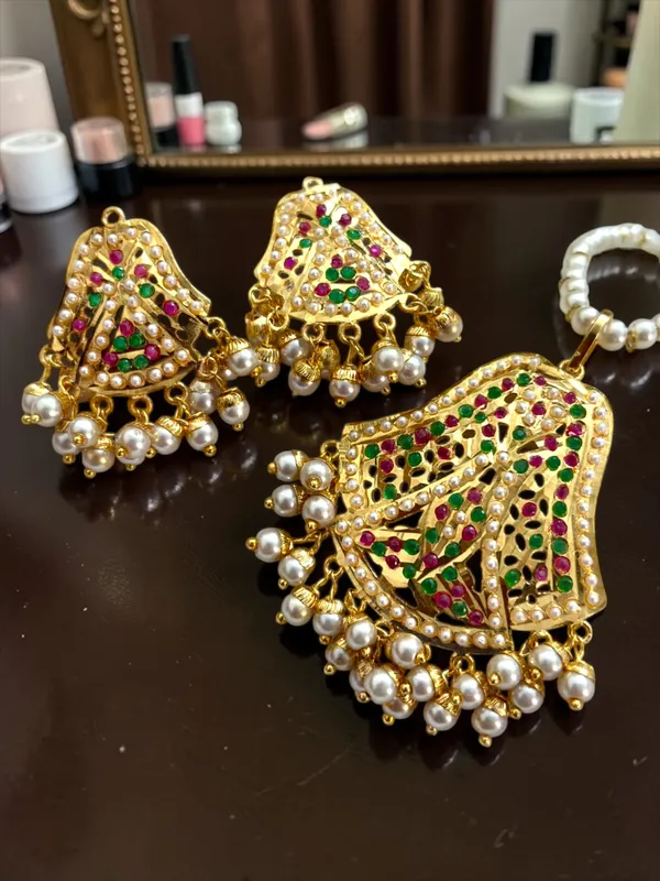 Jadau_Gold_Plated_Pendant_Set