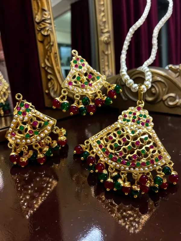 Jadau_Gold_Plated_Pendant_Set
