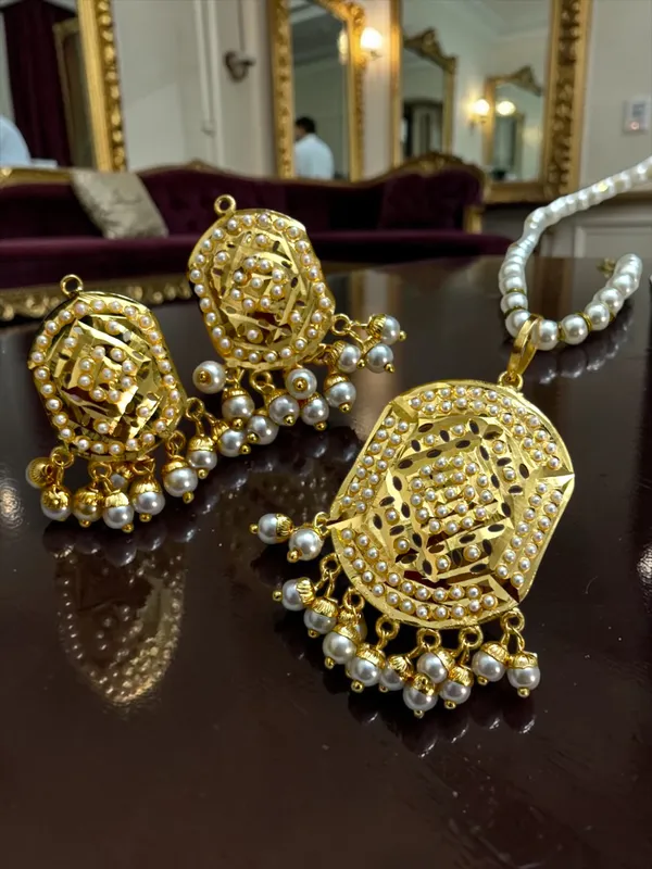 Jadau_Gold_Plated_Pendant_Set